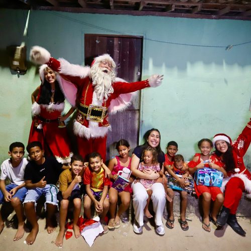 Deputada Gabi Gonçalves entrega diversos presentes para as crianças sorteadas do Gabi Para Baixinhos em Rio Largo.