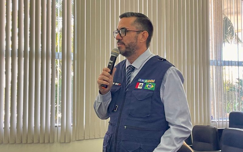 Leonardo Dias cobra aplicação de lei que multa vândalos após pichação da Associação Comercial