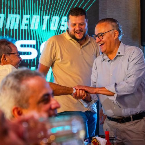Ex-deputado João Caldas reúne autoridades e amigos em almoço em Maceió