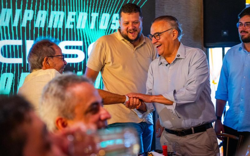 Ex-deputado João Caldas reúne autoridades e amigos em almoço em Maceió