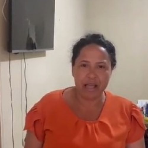 Mulher relata agressões do ex-marido e mostra cortes na cabeça em vídeo