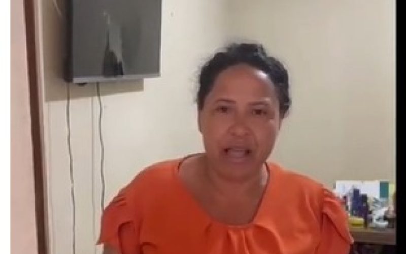 Mulher relata agressões do ex-marido e mostra cortes na cabeça em vídeo