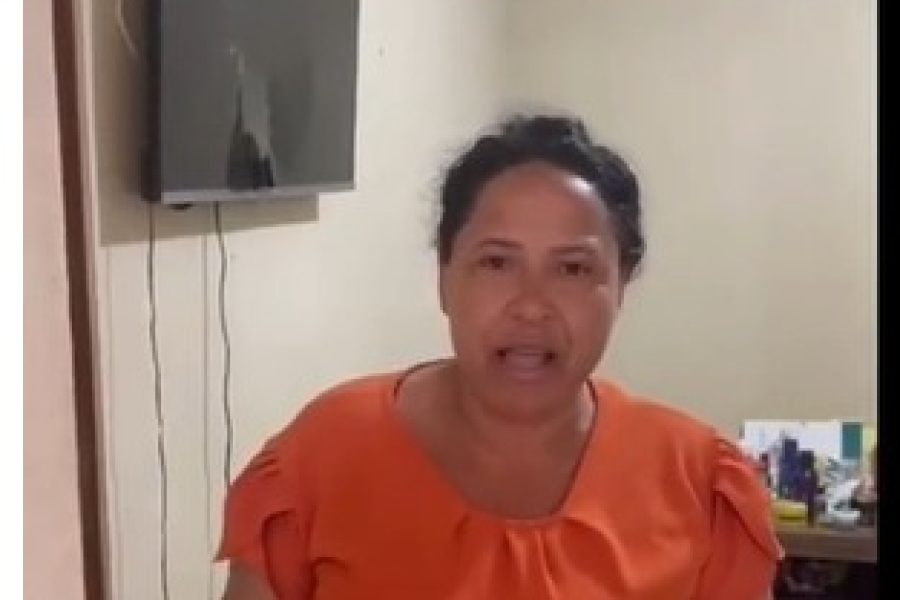 Mulher relata agressões do ex-marido e mostra cortes na cabeça em vídeo