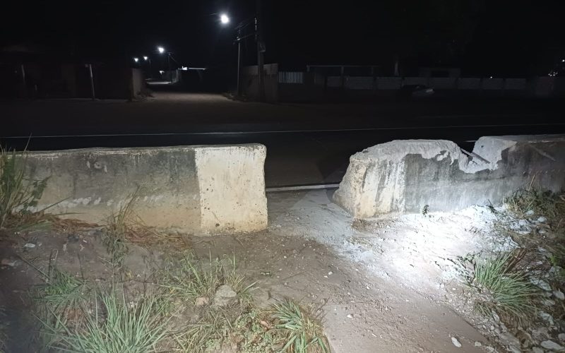 PRF prende quatro homens flagrados destruindo mureta da BR-101