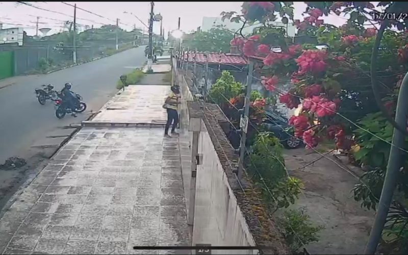 Bandidos armados rendem motorista e levam Gol azul no Santos Dumont