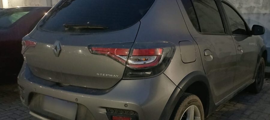 PRF prende foragido por homicídio dirigindo carro clonado em Rio Largo