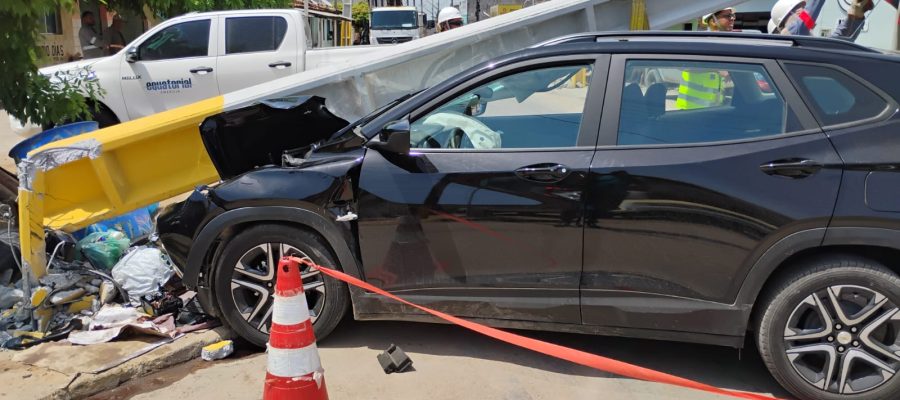 Carro atinge poste e deixa dois feridos em São Miguel dos Milagres