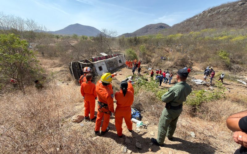 Cinco pessoas da mesma família são veladas após acidente com romeiros em São José da Tapera