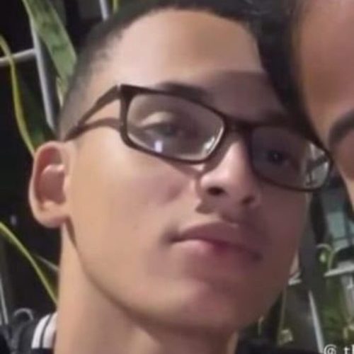 Antes de ser morto, jovem aparece em vídeo dizendo “aqui quem comanda é o PCC”