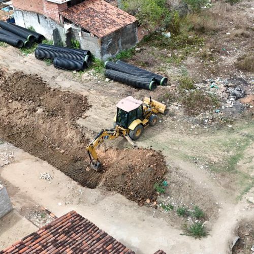 Prefeito Júnior Menezes chega a área crítica do Robertão e inicia transformação na Rua dos Carroceiros