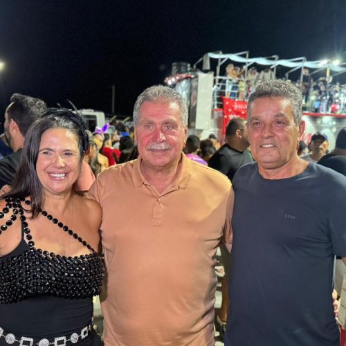 Carna Branquinha: bloco Vou Furar arrastou multidão neste sábado