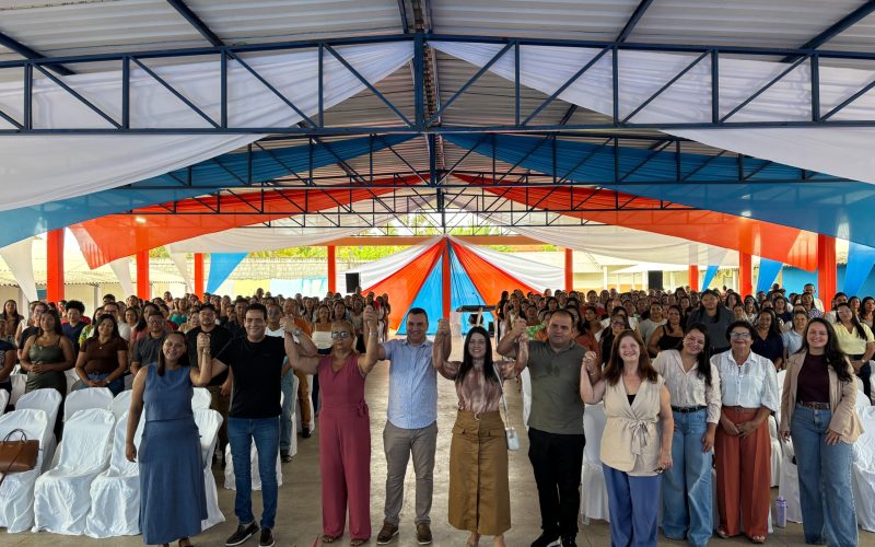 Prefeito Allan de Jesus anuncia entrega inédita de fardamento para profissionais da rede municipal de ensino