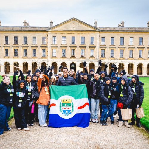 JHC e Marina Candia acompanham alunos da rede municipal em intercâmbio na Inglaterra