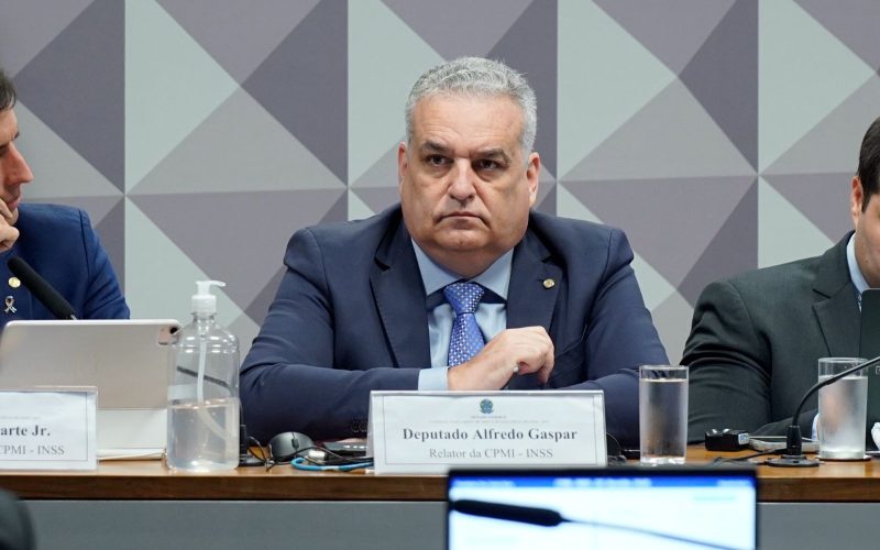 Sob relatoria de Alfredo Gaspar, CPMI do INSS avança com aprovação da quebra de sigilos de Lulinha