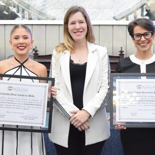 Cibele Moura entrega comendas a Gabriela Tavares e Karoline Beserra e exalta protagonismo feminino na área jurídica