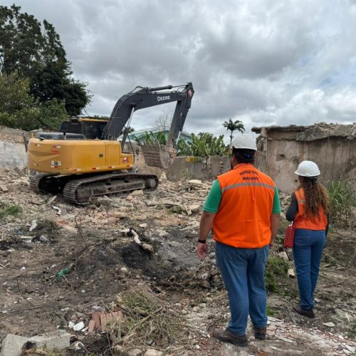 Demolição preventiva evita possível desabamento no bairro Clima Bom