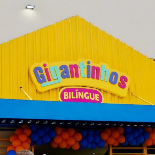 Prefeito JHC entrega Gigantinhos bilíngue e de tempo integral na Garça Torta, litoral norte de Maceió