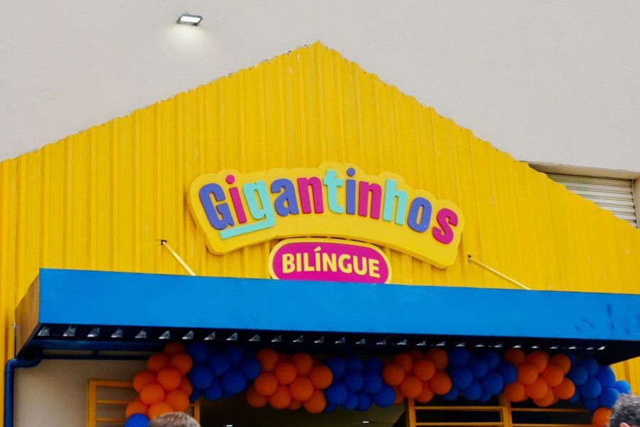 Prefeito JHC entrega Gigantinhos bilíngue e de tempo integral na Garça Torta, litoral norte de Maceió