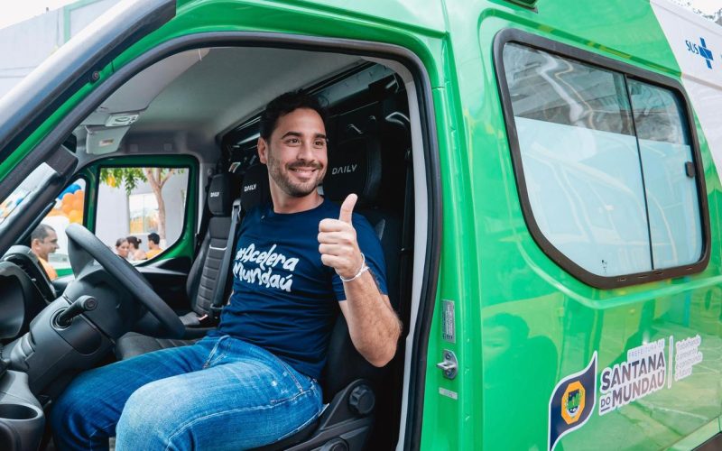 Prefeitura de Santana do Mundaú reforça frota com a entrega de três novos veículos