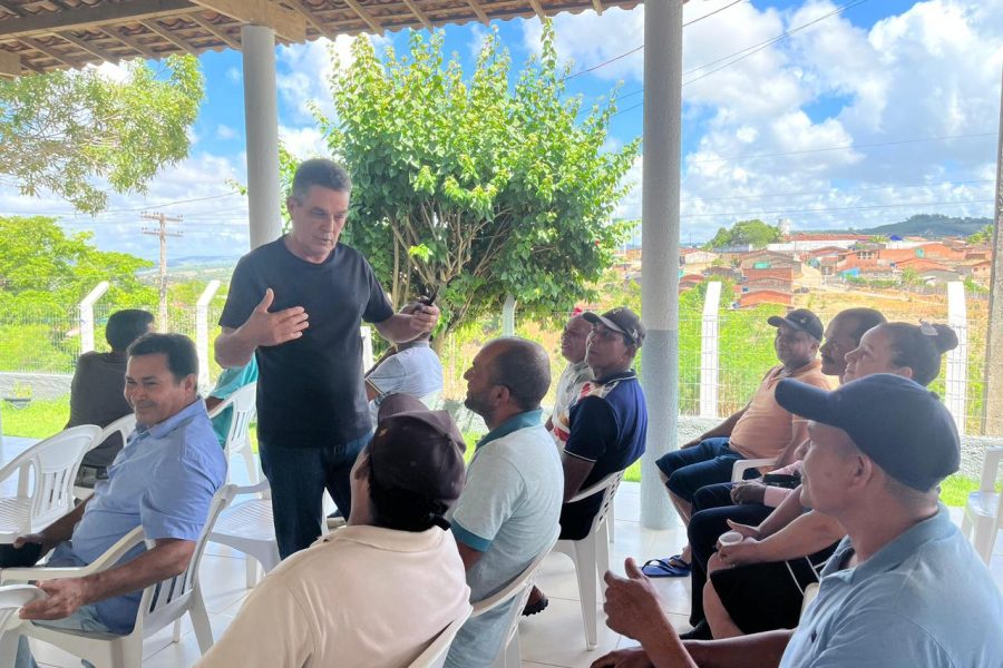 Prefeito de Branquinha se reúne com agricultores para alinhar fornecimento de alimentos da merenda escolar