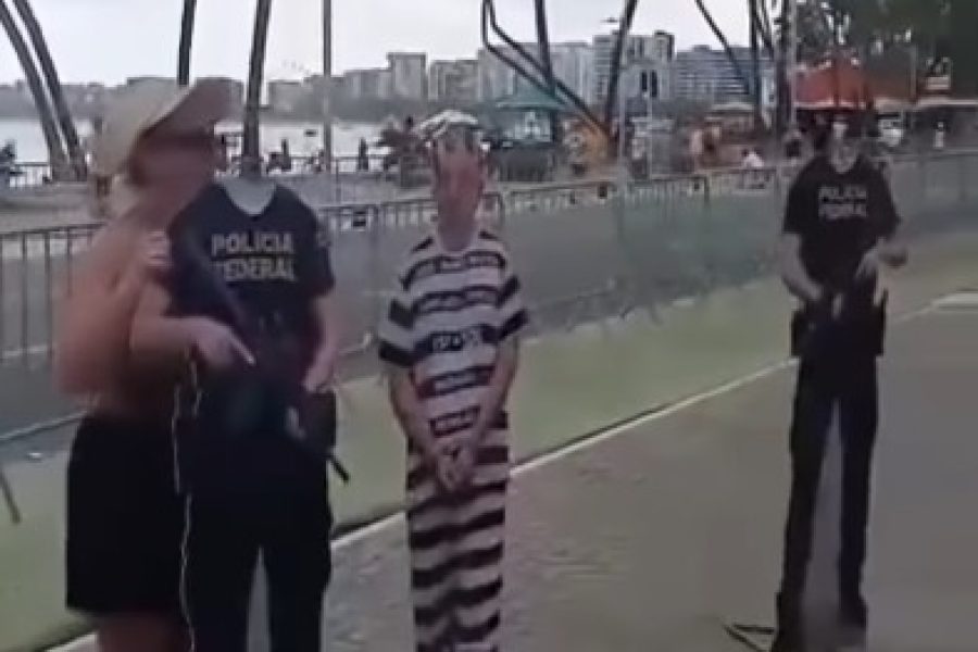 “Nova atração?” Empreendedor viraliza ao exibir imagens da PF e de Lula na cadeira gigante de Maceió