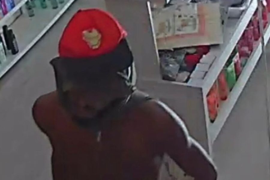Homem furta mesma loja duas vezes no mesmo dia na Pajuçara; câmeras flagraram ação