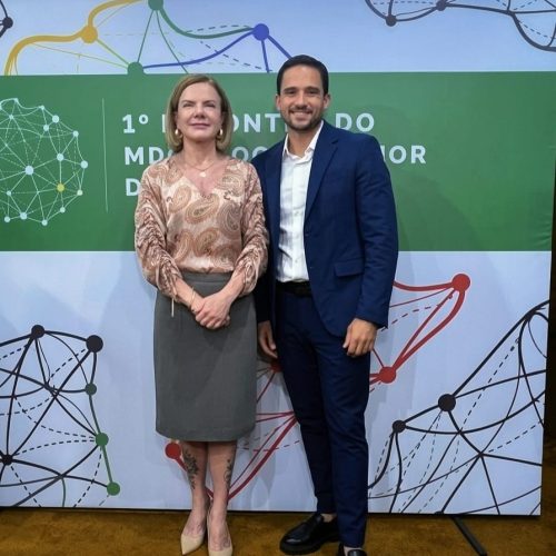 Cauê Castro toma posse como coordenador dos gestores federais em Brasília.