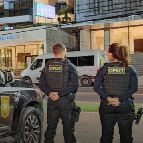 Motorista pega celular de passageira após ela não pagar corrida no bairro da Pajuçara