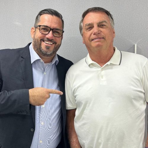 “Só teremos Justiça quando ele for libertado”, afirma Leonardo Dias após decisão de prisão domiciliar de Bolsonaro