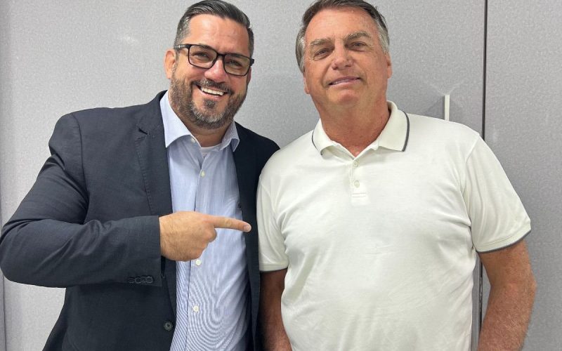 “Só teremos Justiça quando ele for libertado”, afirma Leonardo Dias após decisão de prisão domiciliar de Bolsonaro