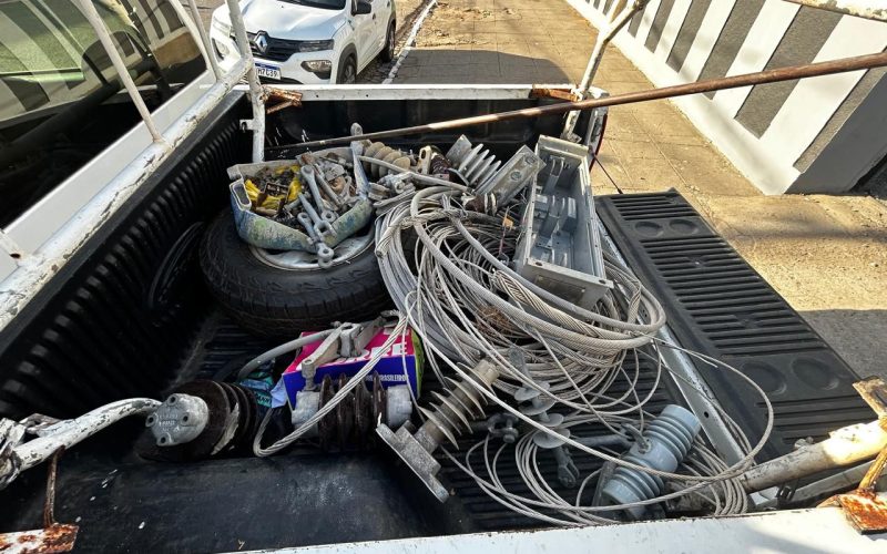 Homem é preso com fios da rede elétrica e resiste à abordagem em Arapiraca