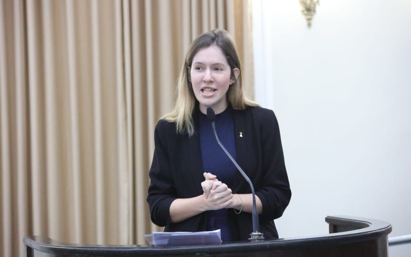 Cibele Moura apresenta projeto para levar educação contra violência doméstica às escolas estaduais de Alagoas