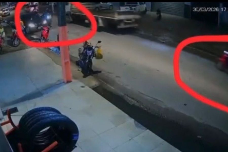 Ciclista morre após bater em moto e ser atropelada por caminhão em Arapiraca