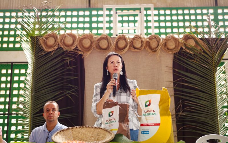 Mais de 14 toneladas de sementes são distribuídas a agricultores em Joaquim Gomes