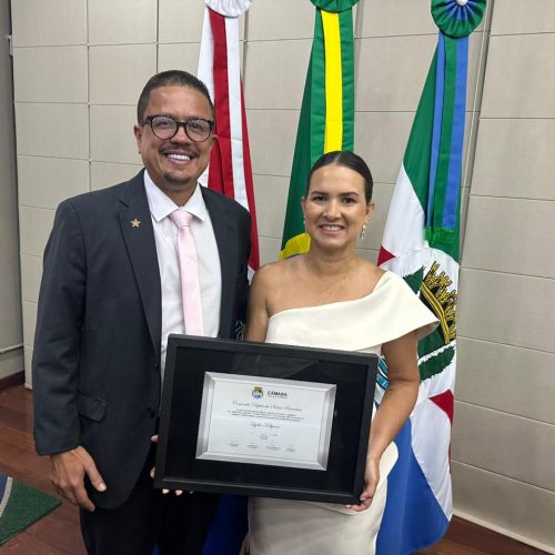 Vereador Charles Hebert indica, e Lydia Pollyana recebe a Comenda Selma Bandeira na Câmara de Maceió