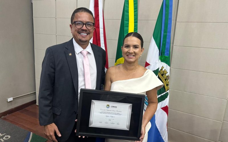 Vereador Charles Hebert indica, e Lydia Pollyana recebe a Comenda Selma Bandeira na Câmara de Maceió