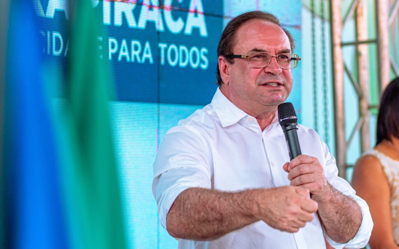 Prefeito Luciano Barbosa alerta moradores que tentarem vender casas doadas na comunidade Mangabeiras