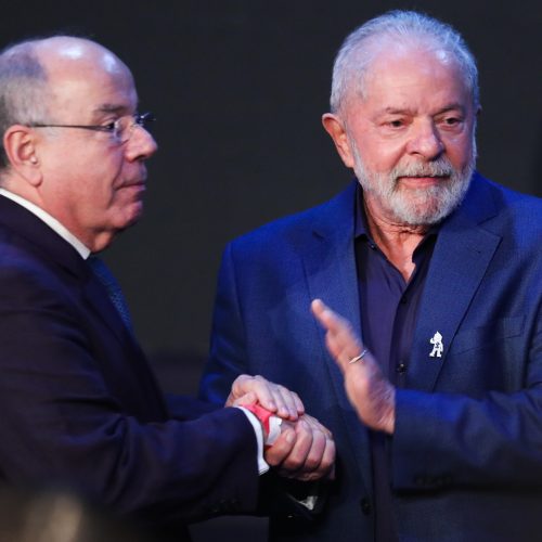 Lula discute tarifaço dos EUA e possível encontro com Trump em reunião com chanceler Mauro Vieira