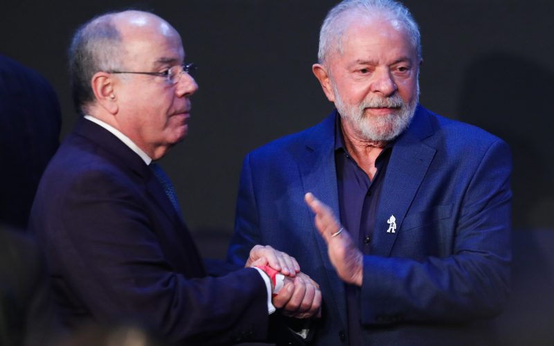 Lula discute tarifaço dos EUA e possível encontro com Trump em reunião com chanceler Mauro Vieira