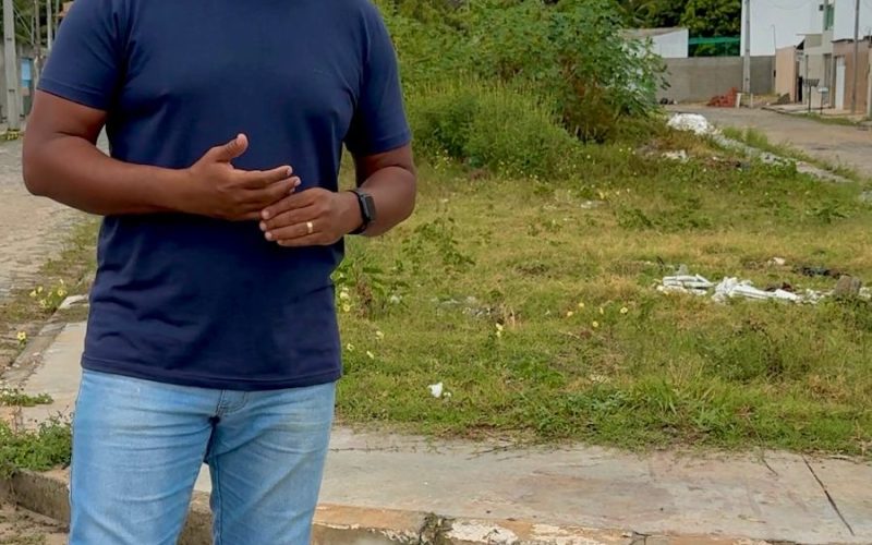 Vereador cobra limpeza e manutenção de Praça no Loteamento José Cursino em Jequiá da Praia