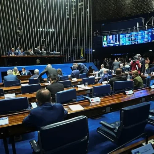 Datafolha: maioria dos brasileiros não sabe citar deputado ou senador em exercício