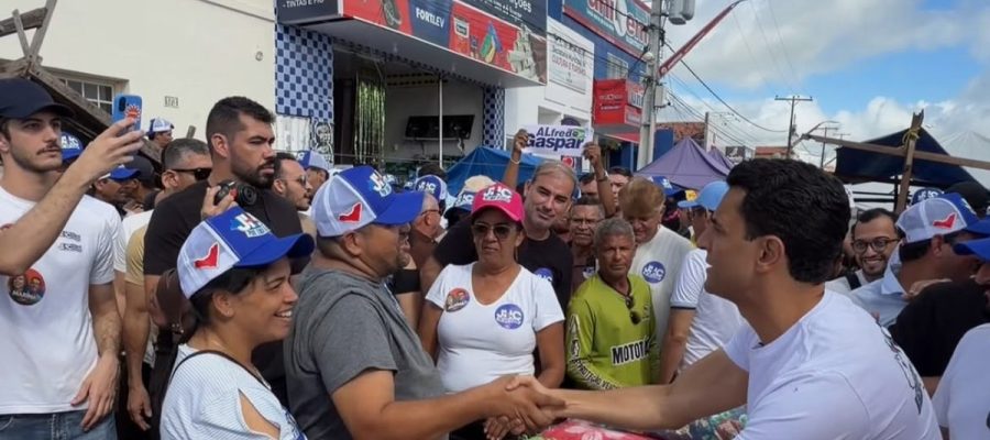 JHC percorre feira de Jaramataia em meio ao carinho de feirantes e moradores