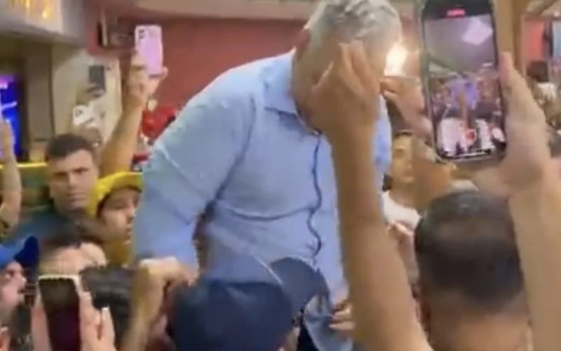 Após ser anunciado como vice de Flávio Bolsonaro, Alfredo Gaspar é recebido por apoiadores no aeroporto