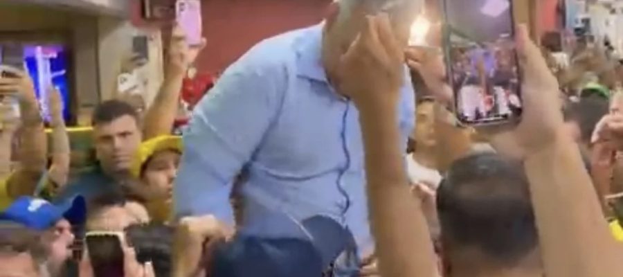 Após ser anunciado como vice de Flávio Bolsonaro, Alfredo Gaspar é recebido por apoiadores no aeroporto