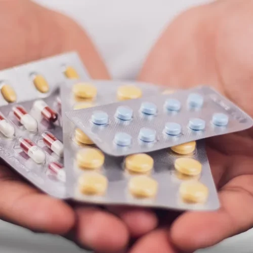 Anvisa libera entrega de medicamentos por apps; veja como funciona