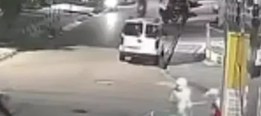 Tentativa de homicídio: dupla de moto atira contra grupo e foge gritando “CV” em Maceió