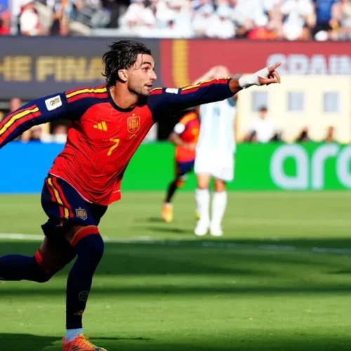 Espanha vence a Argentina na prorrogação e conquista o bicampeonato da Copa do Mundo