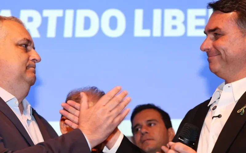 “A partir de janeiro de 2027, será tolerância zero contra o crime organizado”, afirma Alfredo Gaspar ao lado de Flávio Bolsonaro