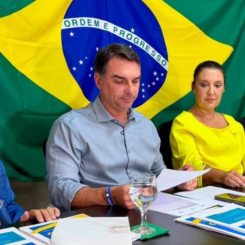 Flávio Bolsonaro e Alfredo Gaspar destacam combate ao crime organizado e proteção às mulheres em apresentação de plano de governo