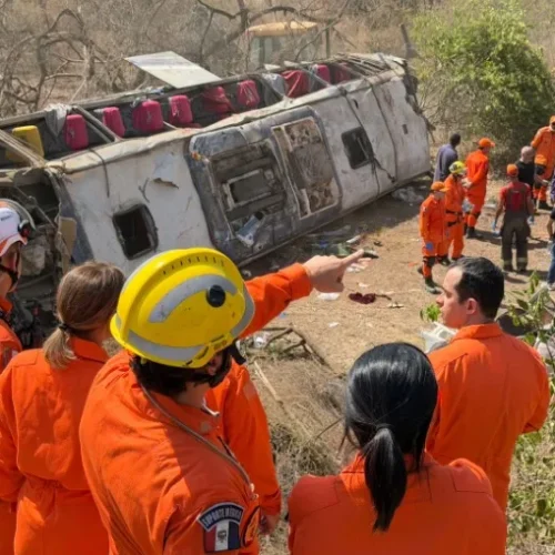 Vítima mais grave do acidente, criança de 9 anos é entubada e transferida para o HGE
